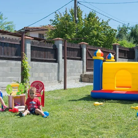 роден край Elena