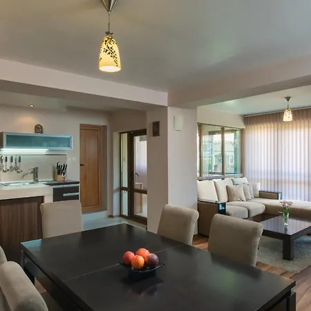 роден край Elena