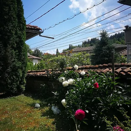 роден край Holiday home Elena